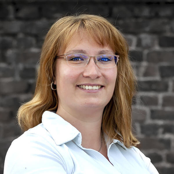 Es gibt ein neues Gesicht im Team von eifel-online: Eva Mießeler ist seit ein paar Wochen dabei und wird sich zukünftig im Bereich First Level Support sowie Kundenbetreuung als erste Ansprechpartnerin